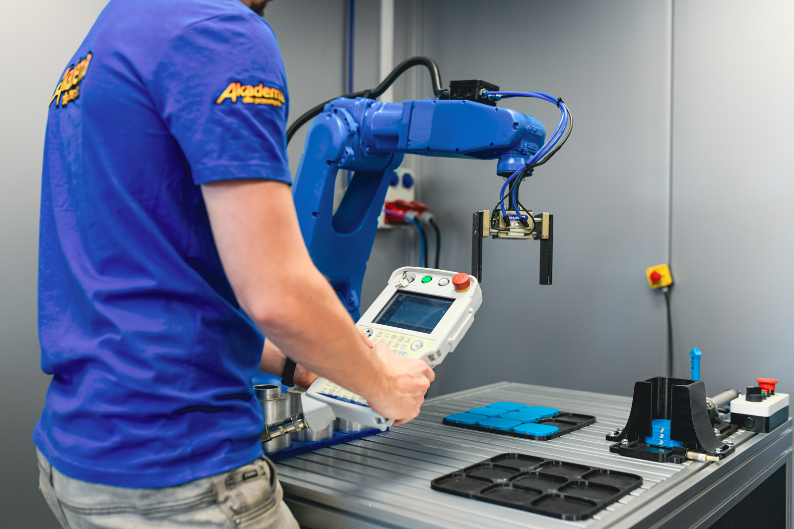 Wymagania wstępne na kursie operator-programista robotów przemysłowych