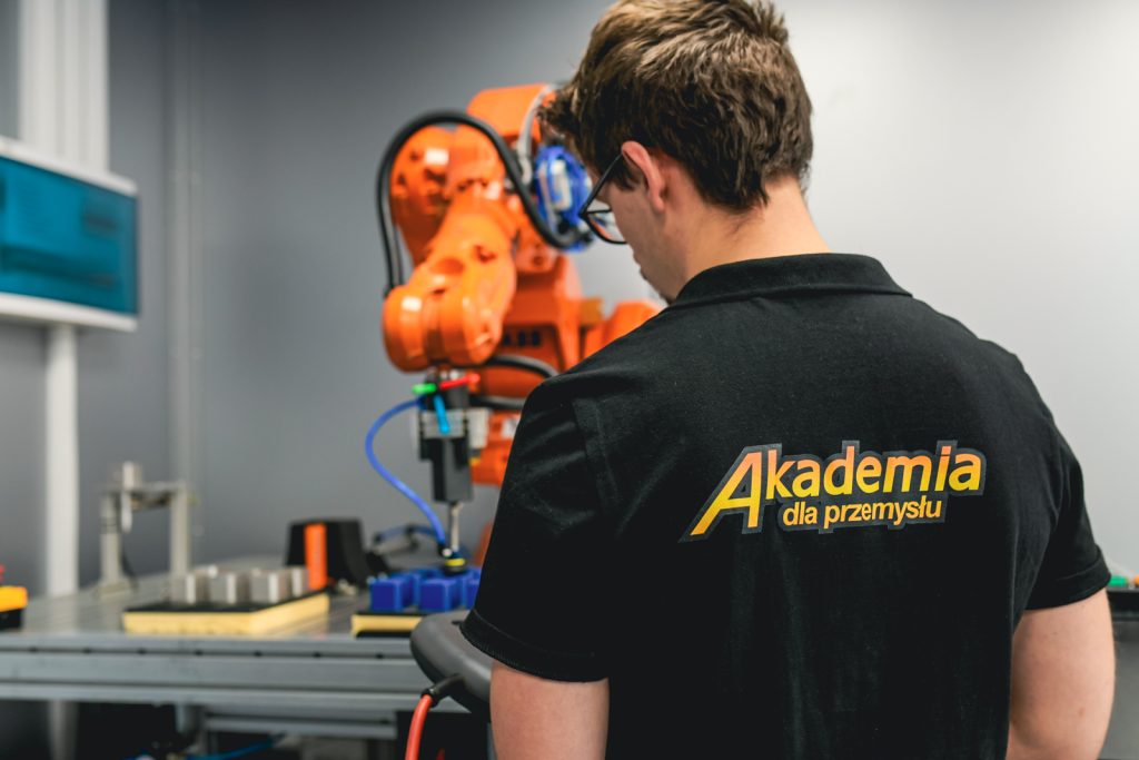 Szkolenie operator-programista robotów przemysłowych