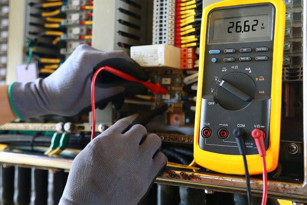 ile zarabia programista PLC